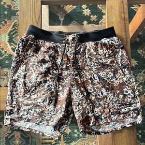 Lulu Lemon license to train linerless shorts 7”